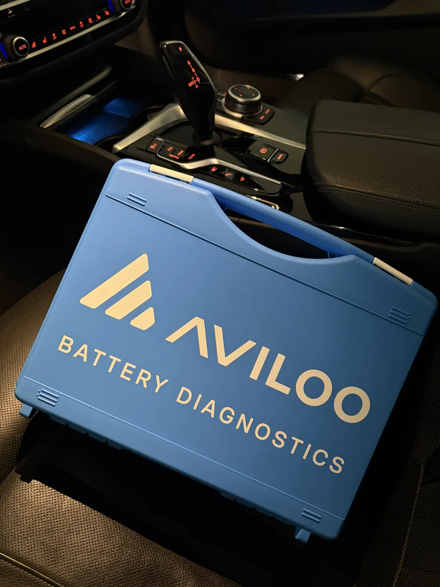 AVILOO Battery Diagnostics Koffer im Auto
