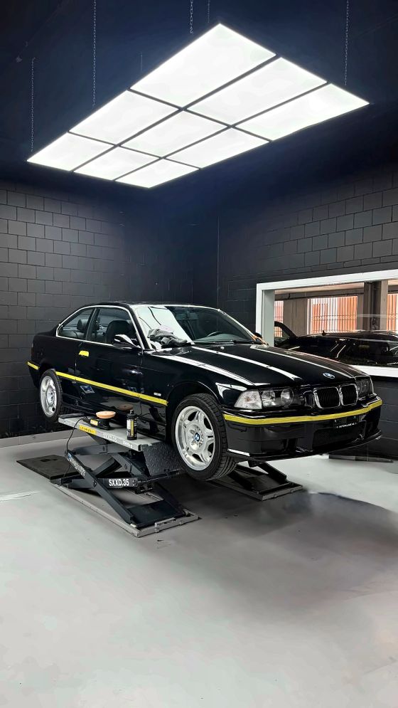 BMW M3 E36 abgeklebt zum Polieren