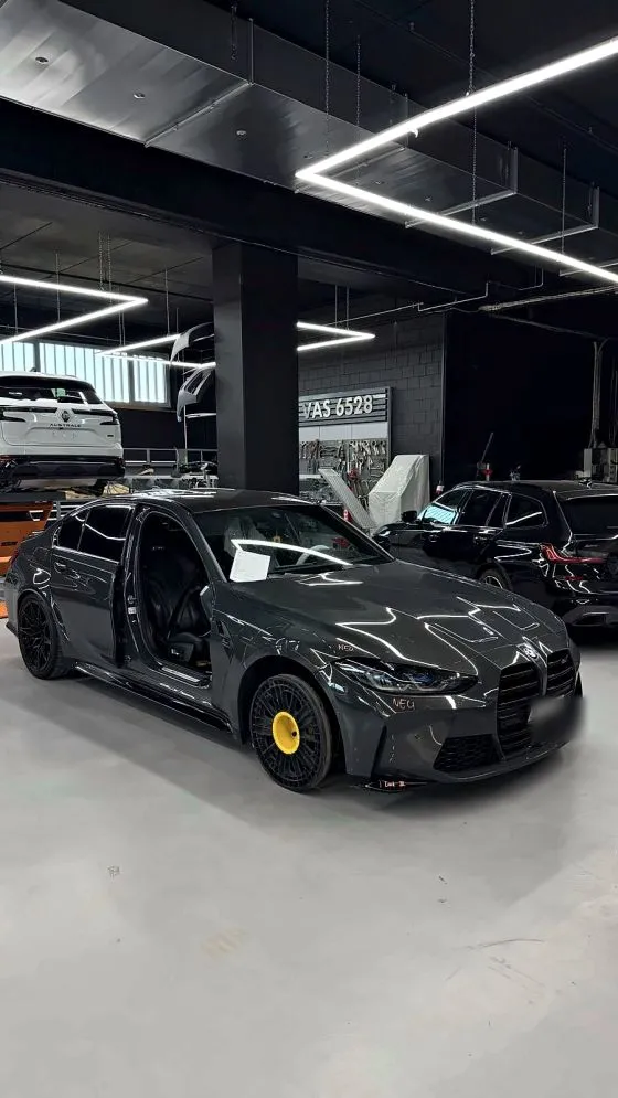 BMW M3 mit neuen Teilen in der Werkstatt, PRIMELACK Bubikon