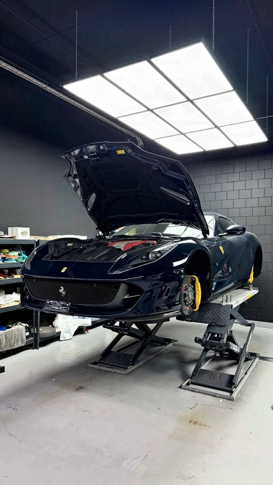 Ferrari 812 GTS nach Spot-Repair und neuen Reifen