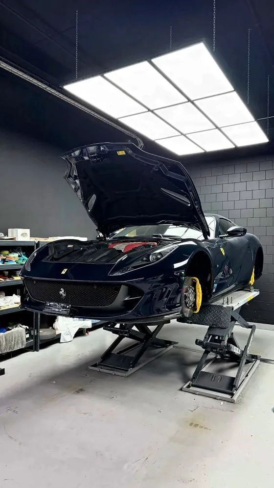 Ferrari 812 GTS: Neue Reifen und Spot-Repair