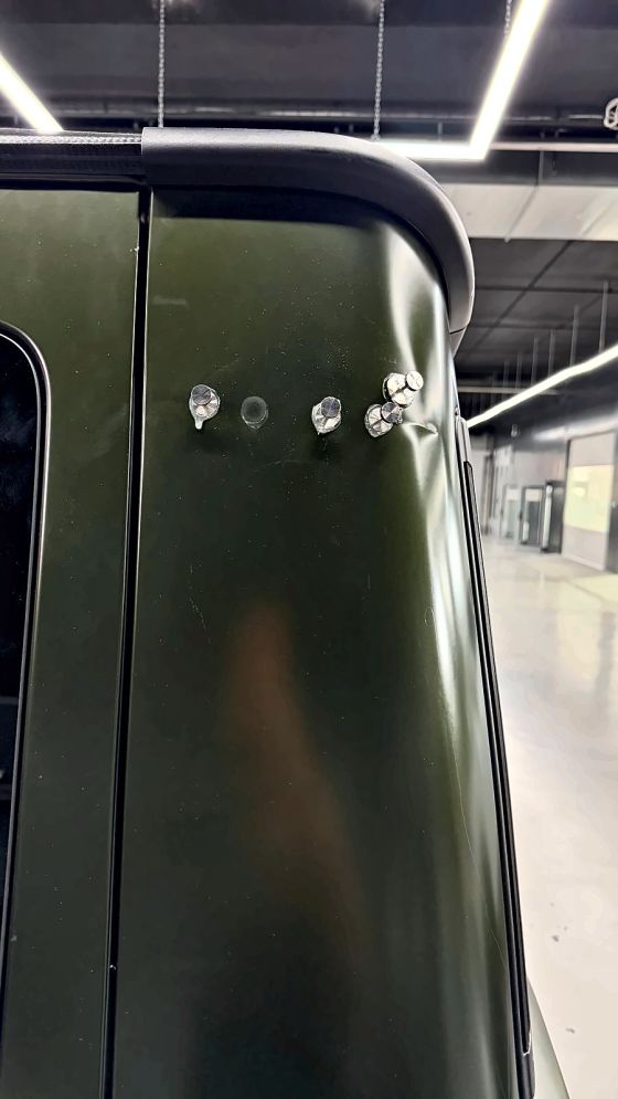 Mercedes G-Klasse: Seitenschaden instand setzen durch Klebetechnik