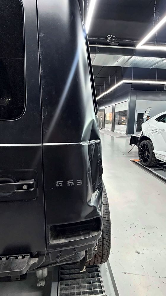 Mercedes G63 AMG: Seitenschaden instand setzen durch Klebetechnik