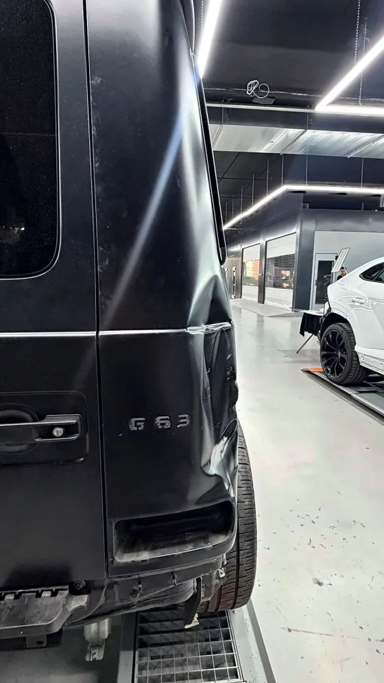 Mercedes G63 AMG: Seitenschaden instand setzen durch Klebetechnik