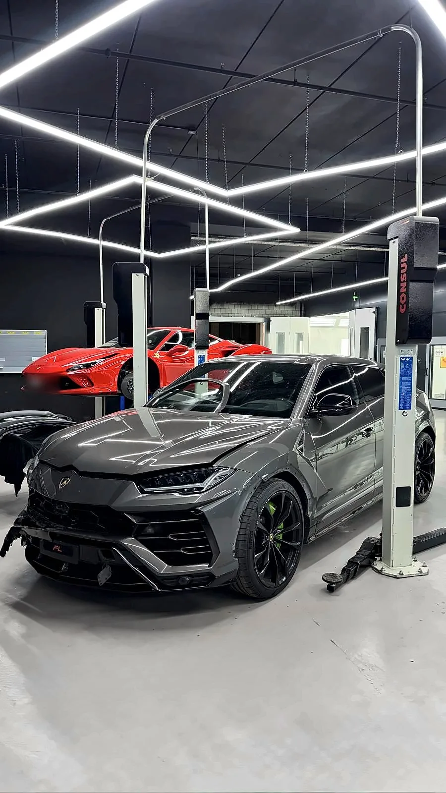 Lamborghini Urus nach der Unfallreparatur bei der PRIMELACK AG in Bubikon
